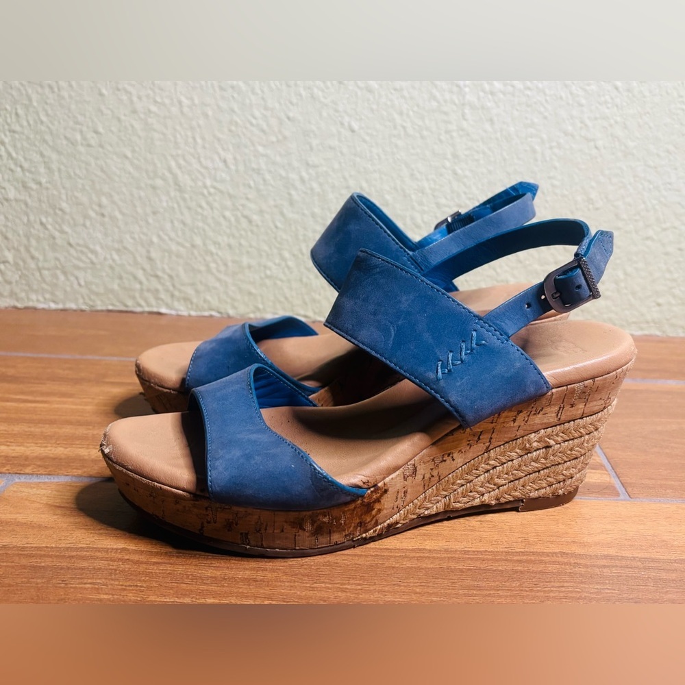 UGG Australia Elena Wedge Slingback Sandals in Blue Suede Size: 7